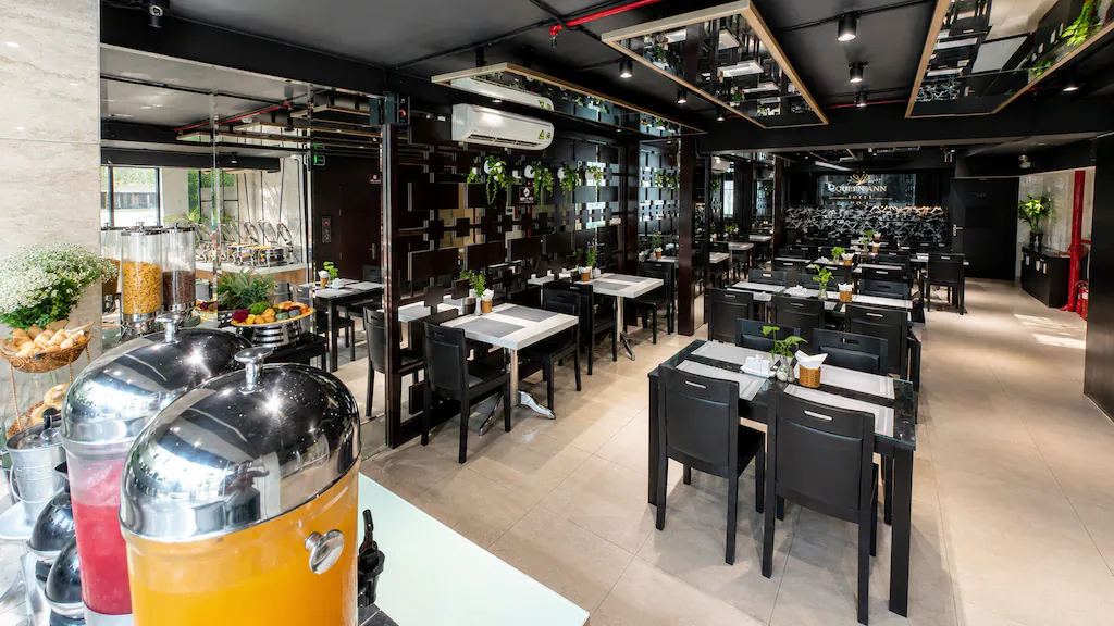 Queen Ann Hotel HCM — Ảnh 13